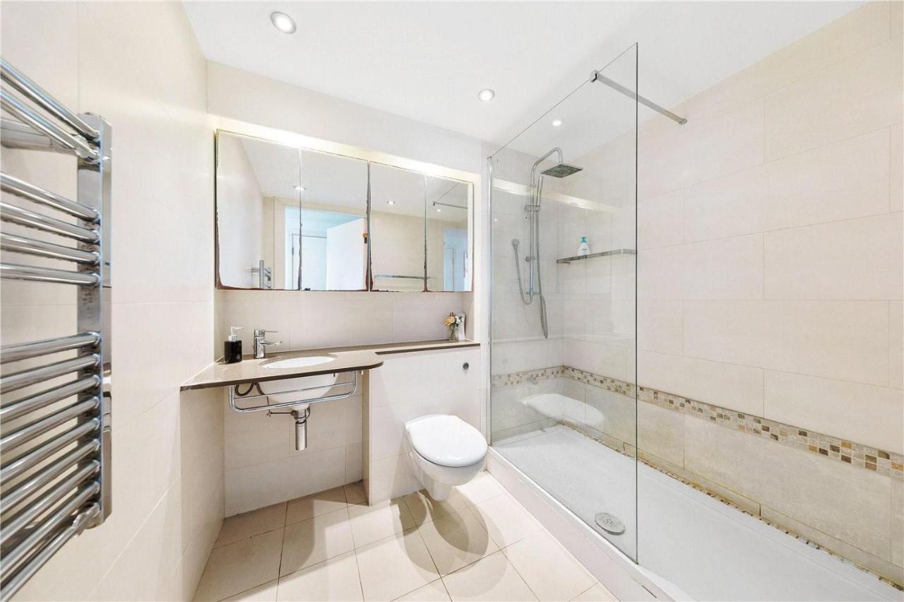 Two Bedroom Apartment - London Excel Stays Ngoại thất bức ảnh